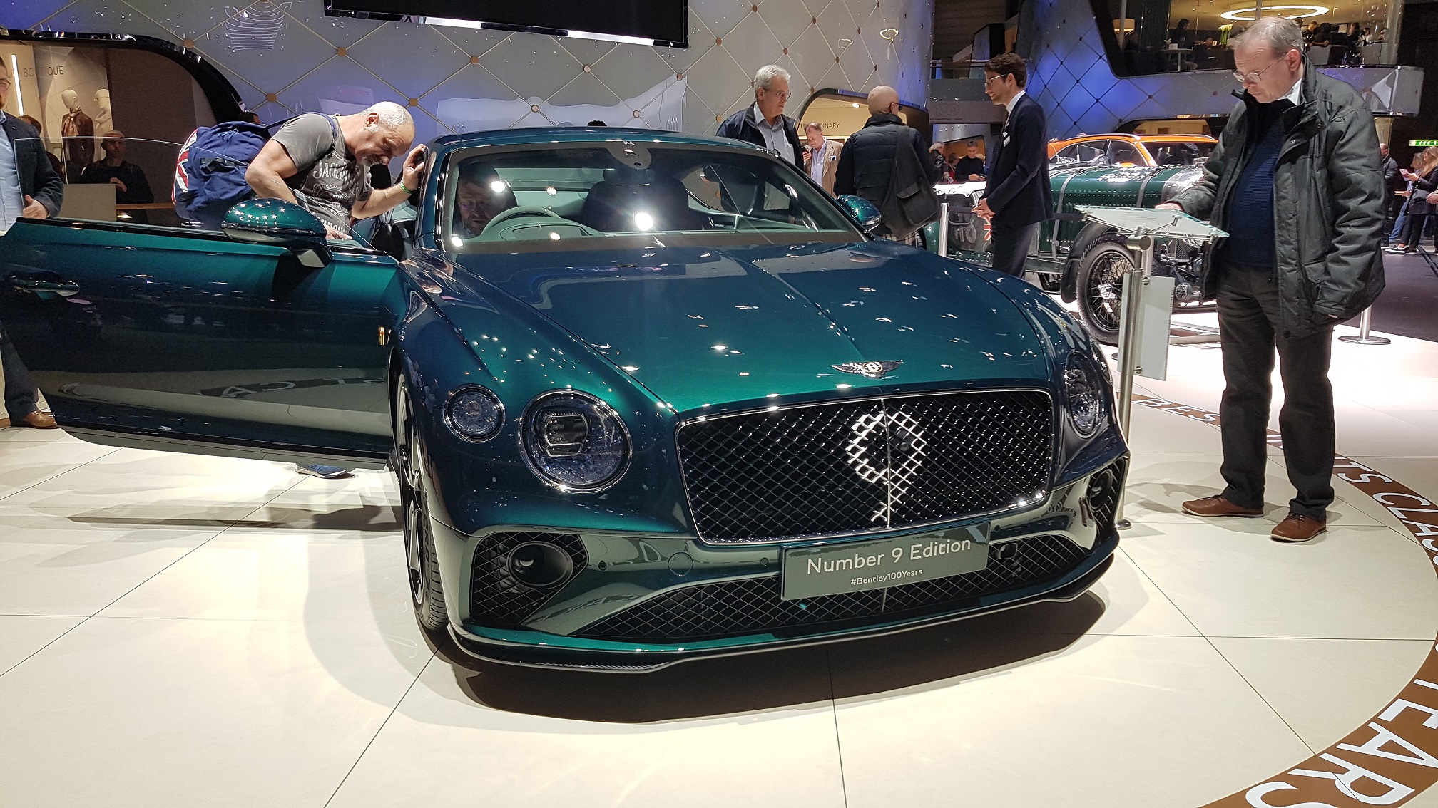 Bentley номер 9 на Женевском автосалоне-2019